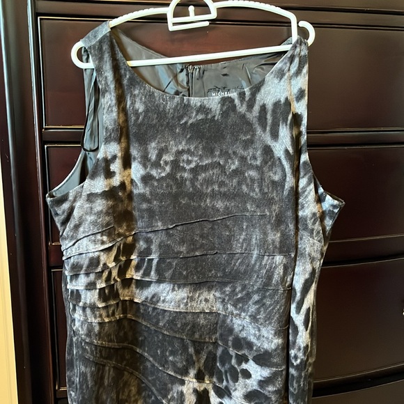 MichelStudio dress, size 20w; patterned greys/black, unique pleating on front - Picture 2 of 3